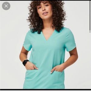Womens Figs: Fresh Aqua Casma 3 pocket scrub top